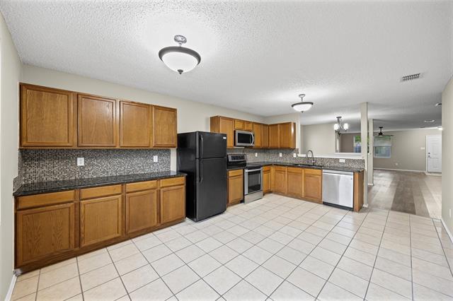 Building Photo - 8409 Redheart St