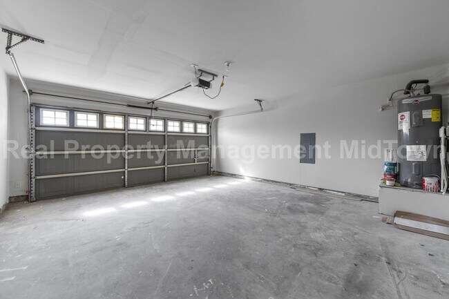 Building Photo - 2205 Bolivar Dr