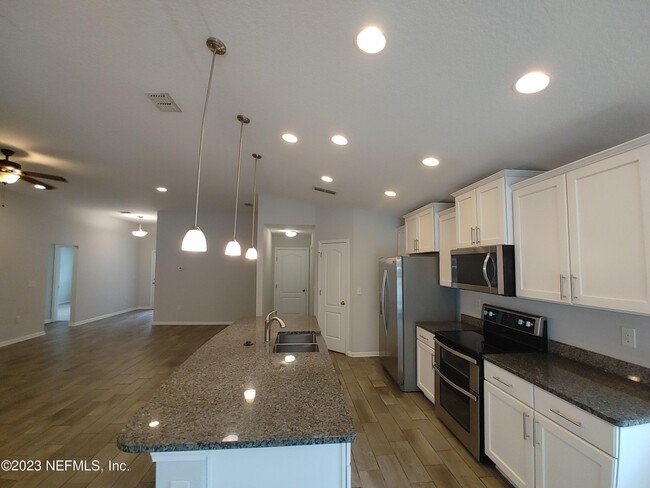 Building Photo - 208 Midway Park Dr