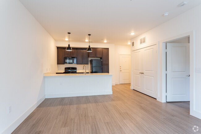 1BR, 1BA - 646SF - Pathways at Chalmers Courts South
