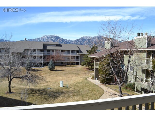 Building Photo - 695 Manhattan Dr