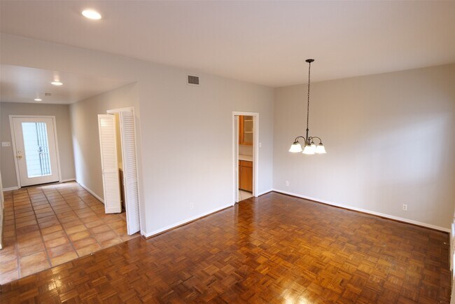 Building Photo - 9526 Val Verde St