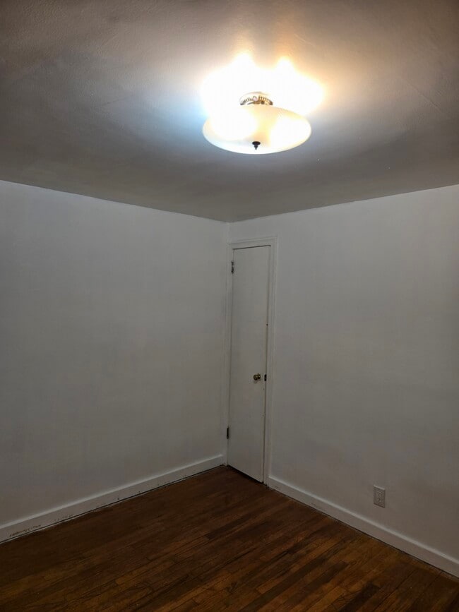 Building Photo - 2445 Brookwood St