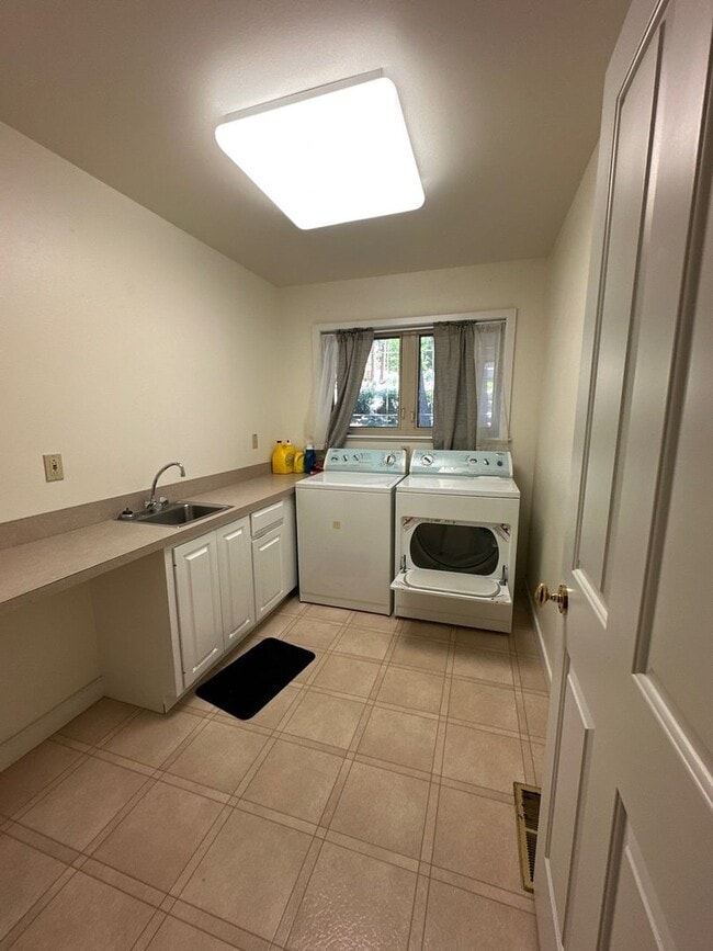 Building Photo - 11138 Merganser Rd