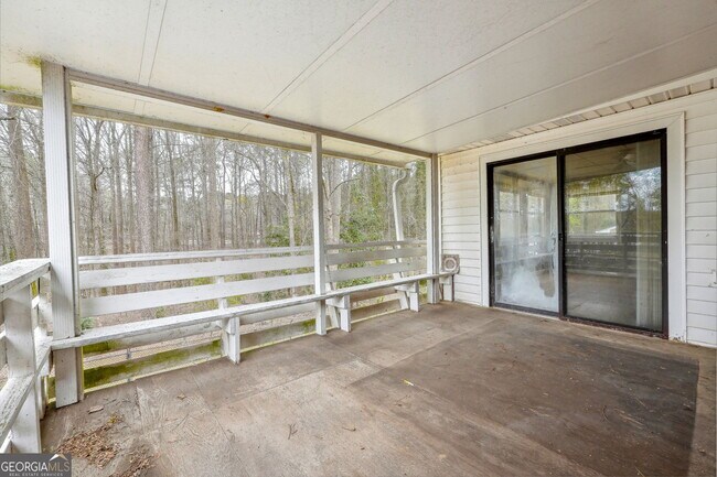 Building Photo - 5140 Lakewood Dr