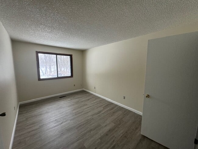 Building Photo - Gorgeous Remodeled Townhome! Cherry HDWD Floors, Attached Garage!