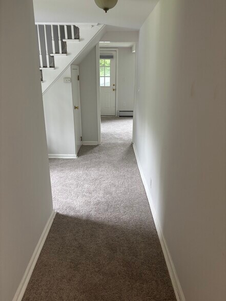Building Photo - 412 Ruskey Ln