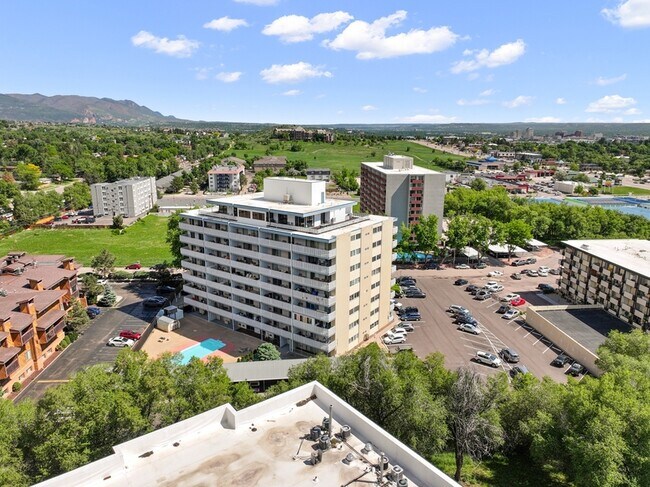 Building Photo - 777 Saturn Dr