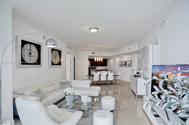 Building Photo - 15901 Collins Ave