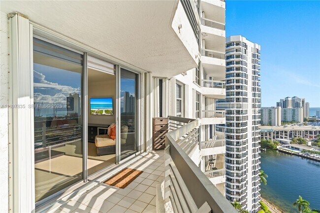 Building Photo - 19101 NE 36th Pl