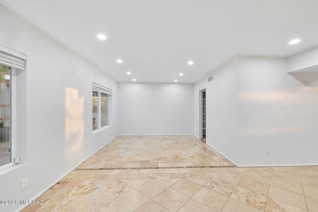 Building Photo - 3721 N Sierra Madre Dr