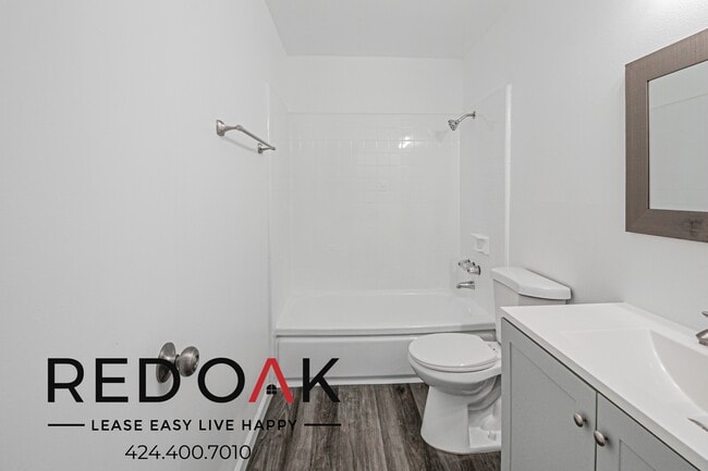 Building Photo - 615 Erie St