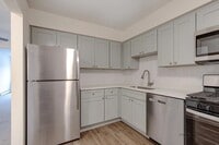Building Photo - 2 Bedroom Apartment in Libertyville