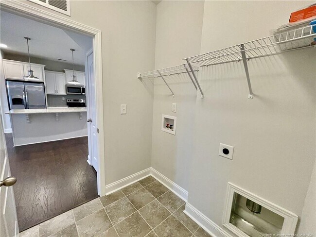 Building Photo - 155 Cromwell Ct