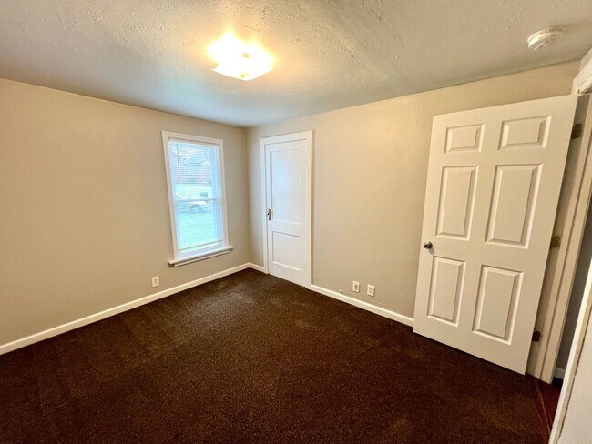 Building Photo - Charming 2 Bedroom, 1 Bath Home - Presente...