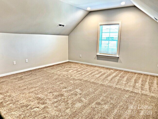 Building Photo - 7011 Kingfisher Way