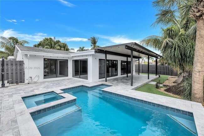 Building Photo - 1608 SW 5th Ct