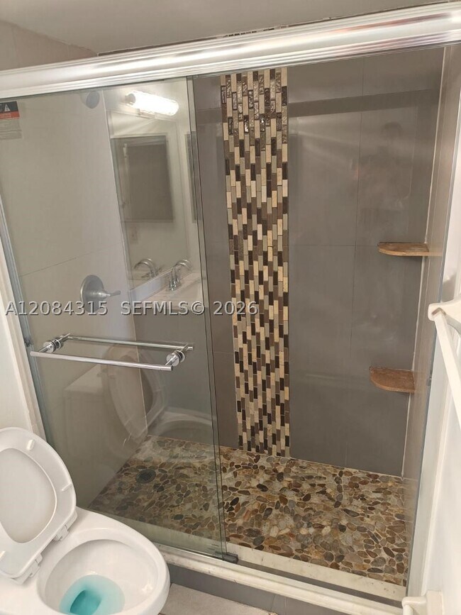 Building Photo - 10228 Twin Lakes Dr