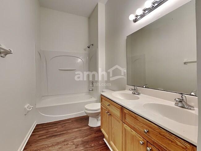 Building Photo - 716 Sid Dr