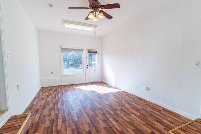 Building Photo - 2610 E Pikes Peak Ave