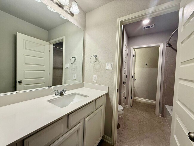 Building Photo - 12930 Lilly Pass