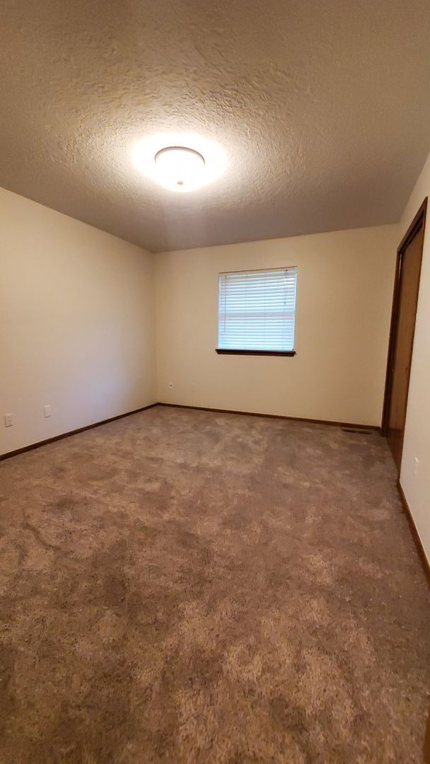 Building Photo - (3) Bed/(2.5) Bath Home on Cul-de-Sac Street AVAIL NOW!