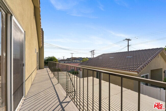 Building Photo - 807 E Orange Grove Ave