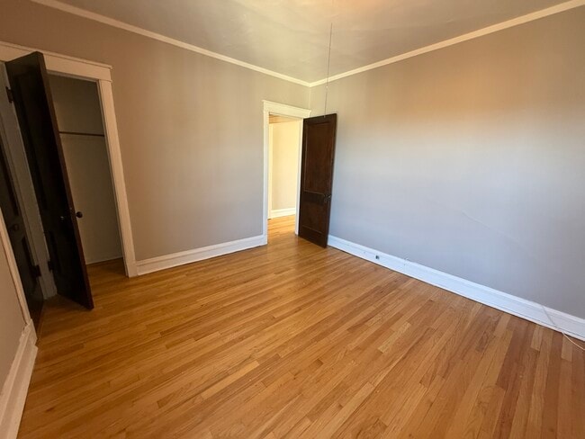 Building Photo - 3943 N Kostner Ave