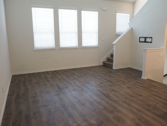 Building Photo - 4 Bed 3.5 Bath in Windhaven Crossing