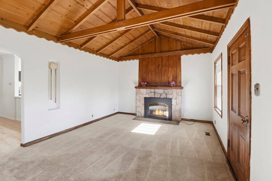 Building Photo - 740 Laurel Ave