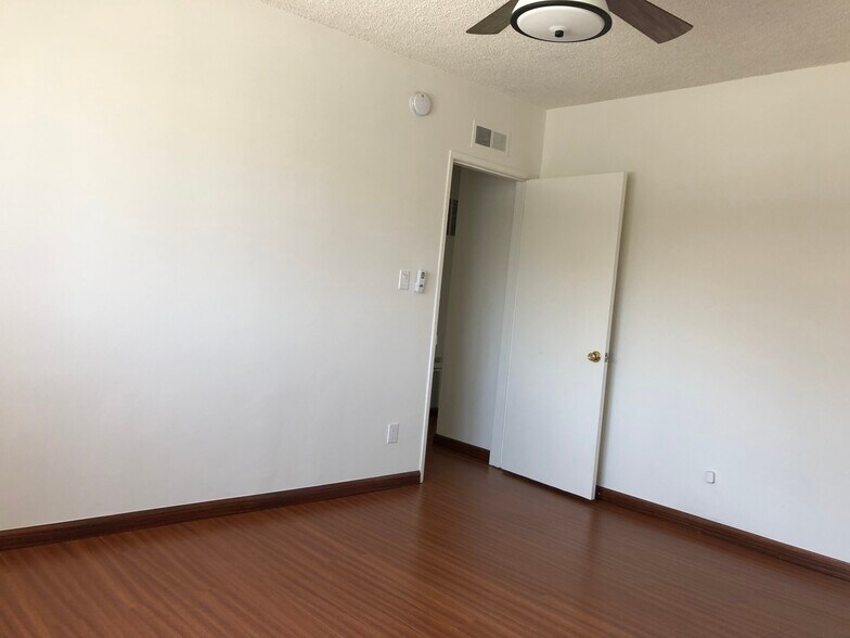 Building Photo - 943 19th St