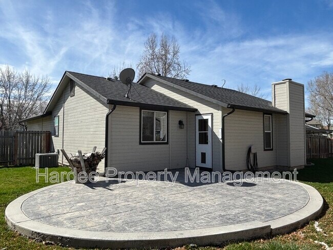 Building Photo - 1362 Pineridge Dr E