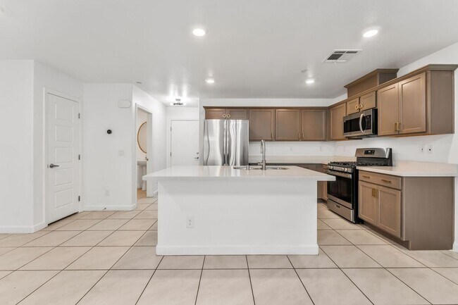 Building Photo - Modern Gated Townhome with Flexible Living Spaces & Stylish Finishes!