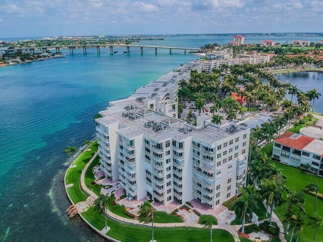 Building Photo - 6105 Bahia Del Mar Cir N