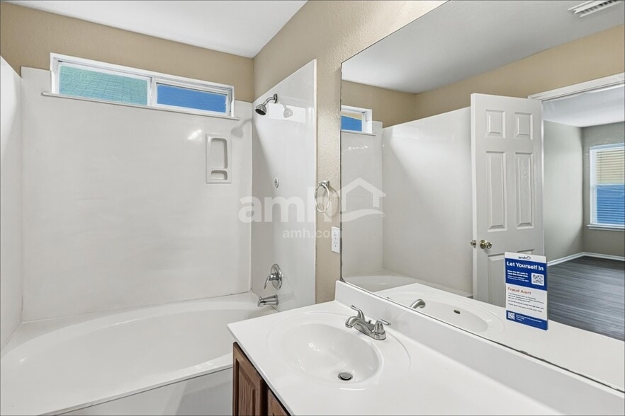 Building Photo - 10518 Marengo Ln