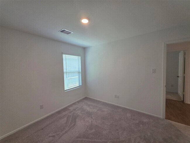 Building Photo - 314 Riverwood Village Ln