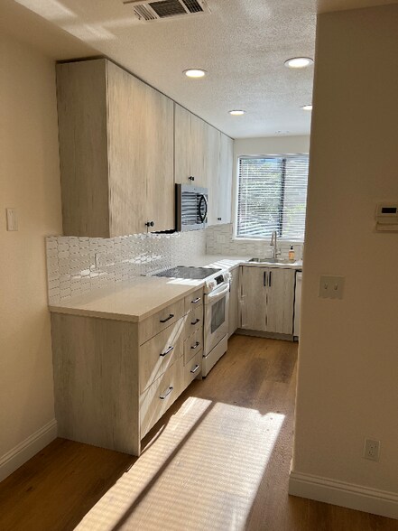 Building Photo - 8667 Mariners Dr