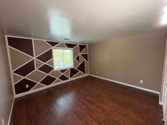 Building Photo - Two story home in SW Visalia coming soon!