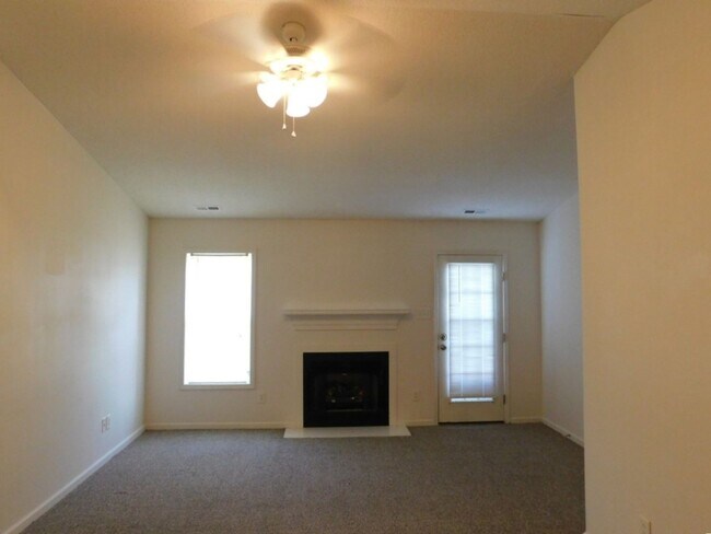 Building Photo - Charming 2-Bedroom, 2-Bath Duplex with Garage