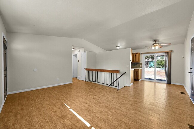 Building Photo - $1,945.00, 4-bed, 2-bath located in Colora...