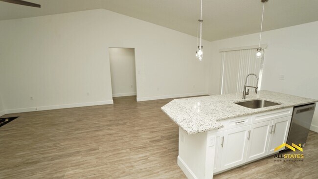 Building Photo - 17029 SW 30th Avenue Rd