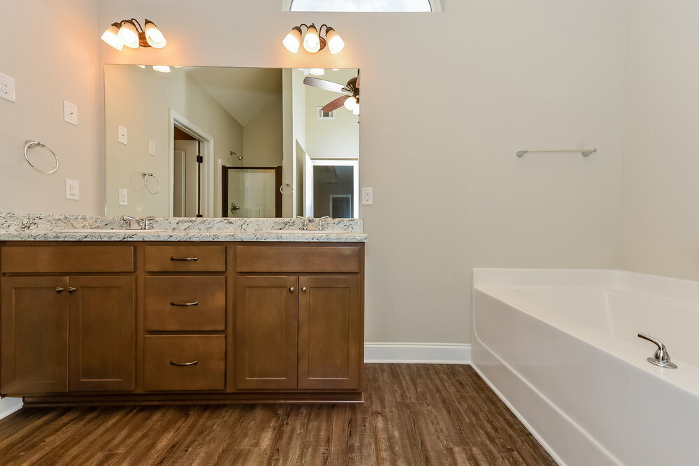 Building Photo - 320 Woodland Ridge Cir