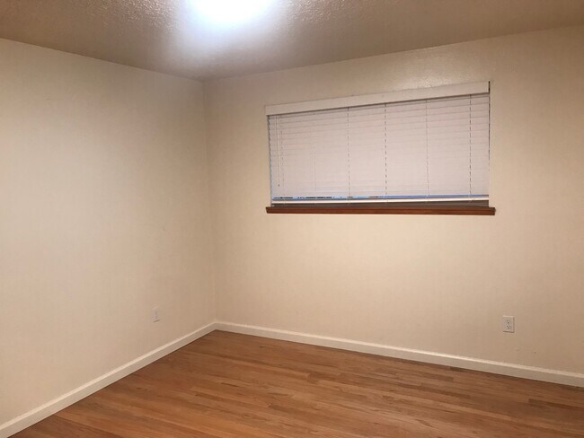 Building Photo - 3 Bed 1.75 Bath SFR Rambler Everett