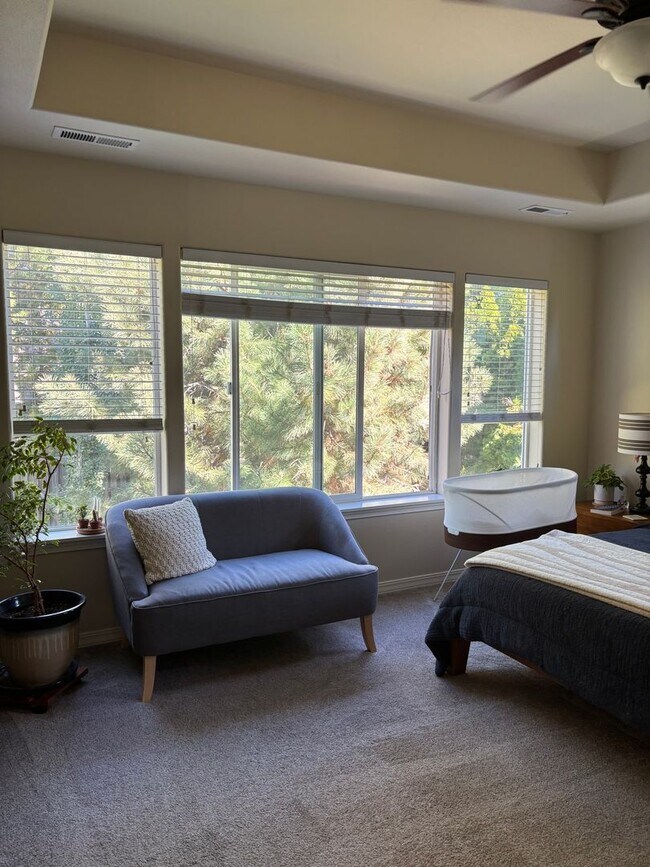 Building Photo - Gorgeous River Canyon Community Home!