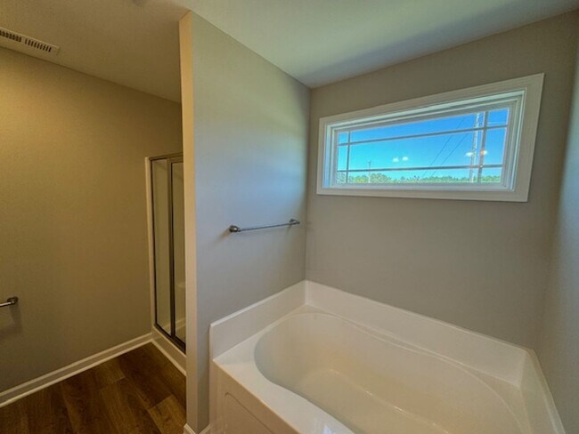 Building Photo - Lynchford Pointe