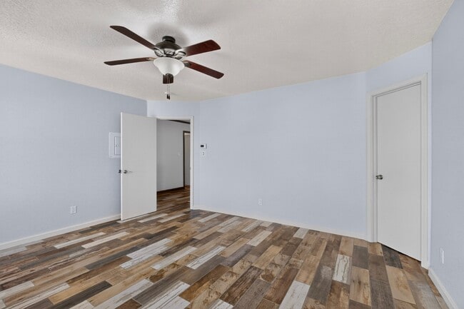 Building Photo - 624 Torretta Dr SW