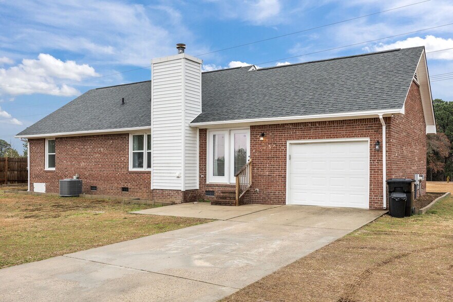 Building Photo - 38 Hallmark Dr