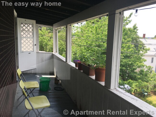 Building Photo - 28 A Cherry St