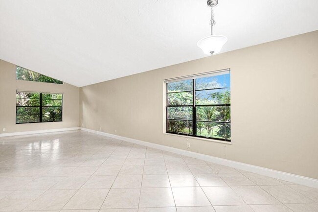 Building Photo - 166 Sparrow Dr