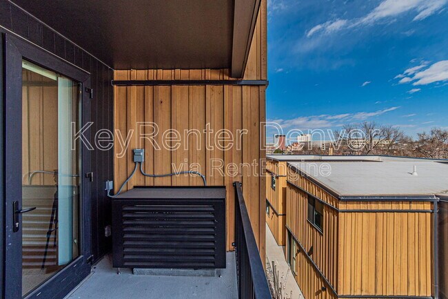 Building Photo - 1601 Park Ave
